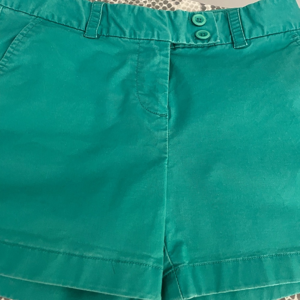Vineyard Vines womens shorts.  0. Green